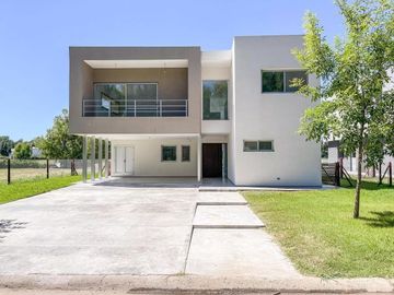 Venta Casa Al Rio San Juan Villanueva Tigre LS