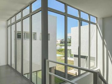 Venta Casa Al Rio San Juan Villanueva Tigre LS