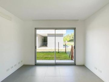 Venta Casa Al Rio San Juan Villanueva Tigre LS