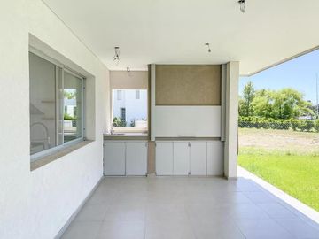 Venta Casa Al Rio San Juan Villanueva Tigre LS