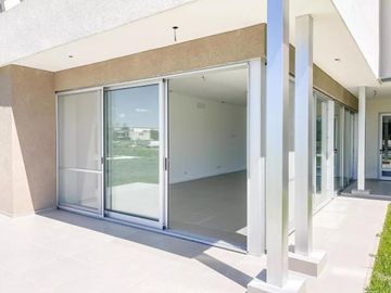 Venta Casa Al Rio San Juan Villanueva Tigre LS