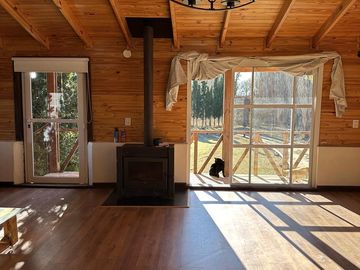 Chacra rodeada por el río chubut con hermosa vivienda