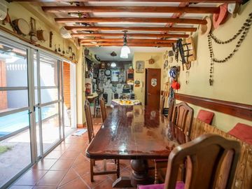 Casa en venta - 3 Dormitorios 4 Baños - Santos Lugares