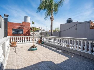 Casa en venta - 3 Dormitorios 4 Baños - Santos Lugares