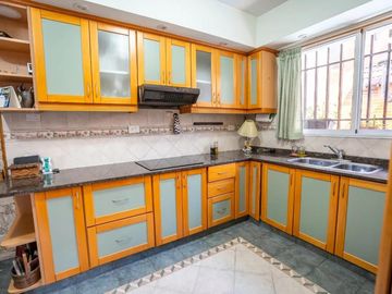 Casa en venta - 3 Dormitorios 4 Baños - Santos Lugares