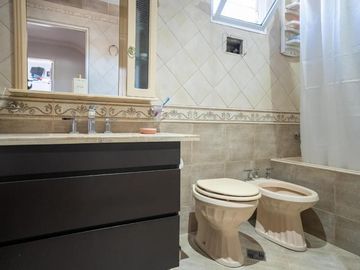 Casa en venta - 3 Dormitorios 4 Baños - Santos Lugares