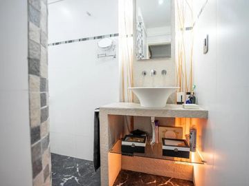 Casa en venta - 3 Dormitorios 4 Baños - Santos Lugares