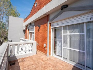 Casa en venta - 3 Dormitorios 4 Baños - Santos Lugares