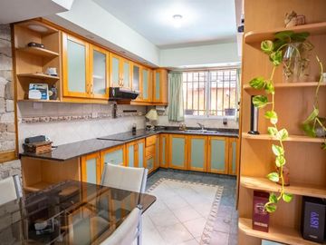 Casa en venta - 3 Dormitorios 4 Baños - Santos Lugares