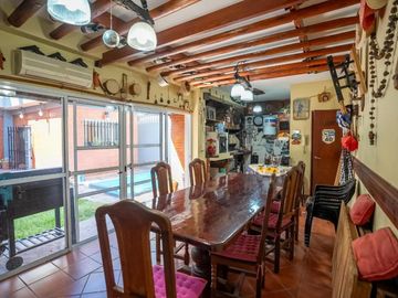 Casa en venta - 3 Dormitorios 4 Baños - Santos Lugares