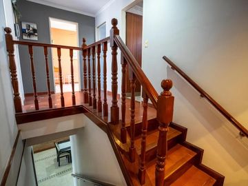 Casa en venta - 3 Dormitorios 4 Baños - Santos Lugares