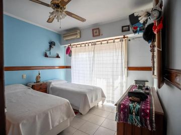 Casa en venta - 3 Dormitorios 4 Baños - Santos Lugares
