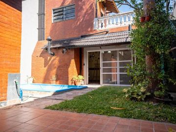 Casa en venta - 3 Dormitorios 4 Baños - Santos Lugares