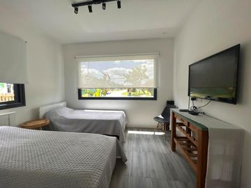 Casa en Venta 5 dormitorios con amplios espacios y comodidades, luminosa! Ceibos puertos del Lago