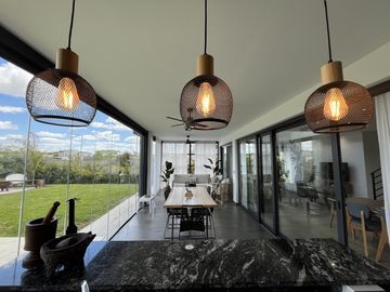 Casa en Venta 5 dormitorios con amplios espacios y comodidades, luminosa! Ceibos puertos del Lago