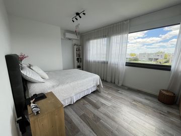 Casa en Venta 5 dormitorios con amplios espacios y comodidades, luminosa! Ceibos puertos del Lago