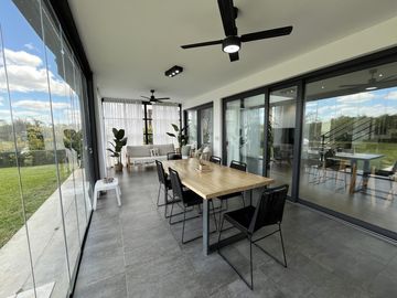 Casa en Venta 5 dormitorios con amplios espacios y comodidades, luminosa! Ceibos puertos del Lago