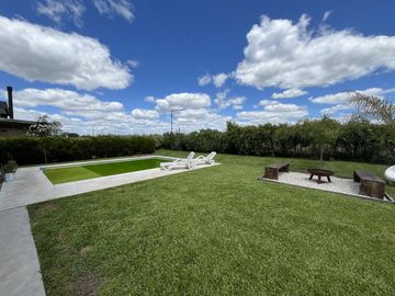 Casa en Venta 5 dormitorios con amplios espacios y comodidades, luminosa! Ceibos puertos del Lago