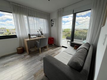 Casa en Venta 5 dormitorios con amplios espacios y comodidades, luminosa! Ceibos puertos del Lago