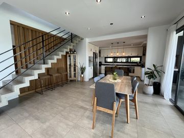 Casa en Venta 5 dormitorios con amplios espacios y comodidades, luminosa! Ceibos puertos del Lago