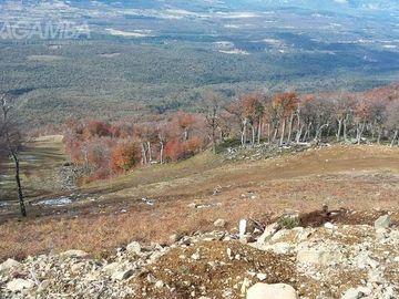 EXCELENTE LOTE. INMEJORABLE UBICACIÓN AL PIE DEL CERRO PERITO MORENO.