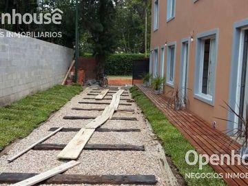 VENTA DUPLEX 2 DORM. EN BARRIO LOS JAZMINES