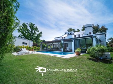 Venta en Country San Diego. Importante propiedad en esquina con 3000 mts de parque.