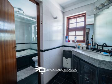 Venta en Country San Diego. Importante propiedad en esquina con 3000 mts de parque.