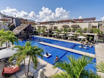 Departamento de 3 recamaras con alberca y vista al mar en venta