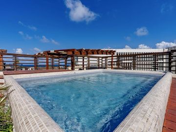 Departamento de 3 recamaras con alberca y vista al mar en venta