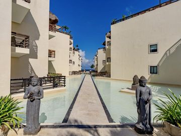 Departamento de 3 recamaras con alberca y vista al mar en venta