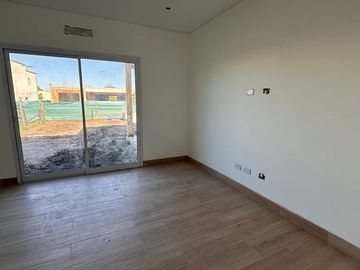 Venta Casa Pilar del Este Santa Emilia- Pilar