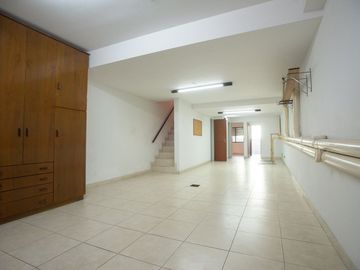 TRIPLEX 5 AMB CON JARDIN Y 2 COCHERAS APTO CREDITO