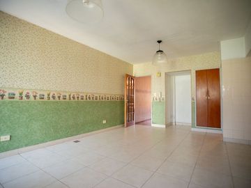 TRIPLEX 5 AMB CON JARDIN Y 2 COCHERAS APTO CREDITO