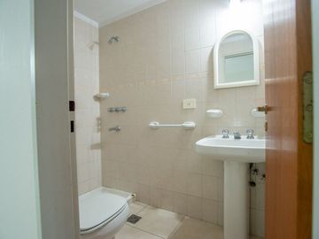 TRIPLEX 5 AMB CON JARDIN Y 2 COCHERAS APTO CREDITO