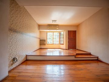 TRIPLEX 5 AMB CON JARDIN Y 2 COCHERAS APTO CREDITO