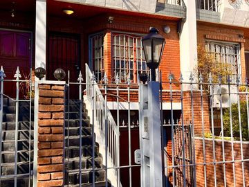 TRIPLEX 5 AMB CON JARDIN Y 2 COCHERAS APTO CREDITO