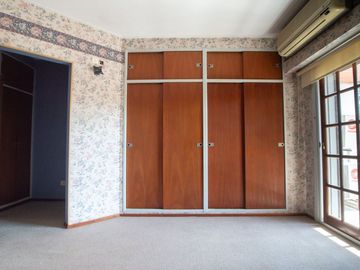 TRIPLEX 5 AMB CON JARDIN Y 2 COCHERAS APTO CREDITO