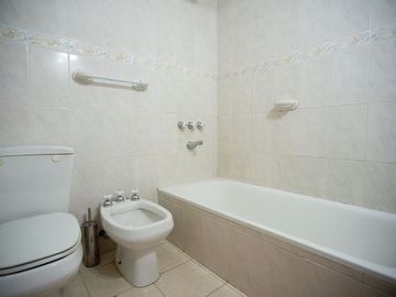 TRIPLEX 5 AMB CON JARDIN Y 2 COCHERAS APTO CREDITO