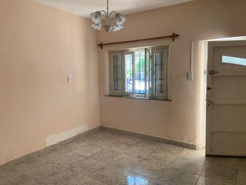 VENDO OPORTUNIDAD CASA BARRIO TRAPICHE RECICLADA