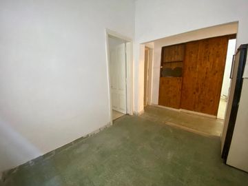 VENTA PH  4 AMB SANTOS LUGARES PATIO A REFACCIONAR