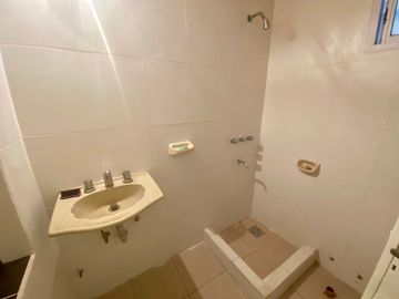 VENTA PH  4 AMB SANTOS LUGARES PATIO A REFACCIONAR