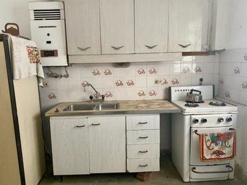 VENTA PH  4 AMB SANTOS LUGARES PATIO A REFACCIONAR