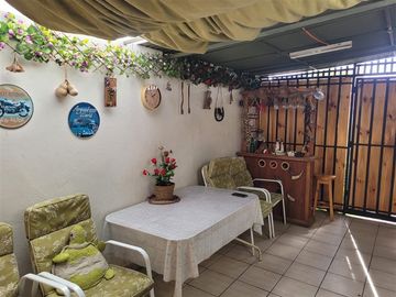 Casa en Venta en AVENIDA GABRIELA CON RODAS