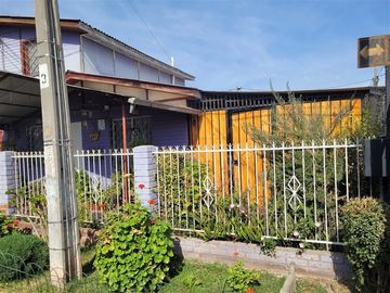 Casa en Venta en AVENIDA GABRIELA CON RODAS