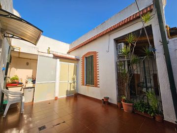 VENTA 2 CASAS ENTRAD.INDEP S/LOTE 300M2 FLORIDA