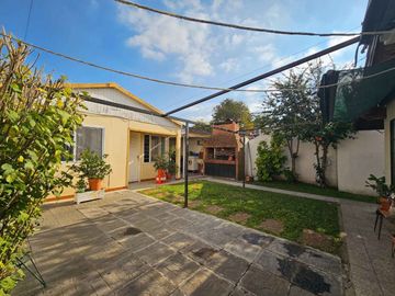 VENTA 2 CASAS ENTRAD.INDEP S/LOTE 300M2 FLORIDA