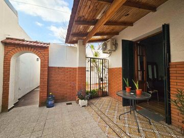 VENTA 2 CASAS ENTRAD.INDEP S/LOTE 300M2 FLORIDA