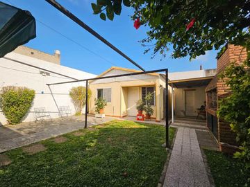 VENTA 2 CASAS ENTRAD.INDEP S/LOTE 300M2 FLORIDA