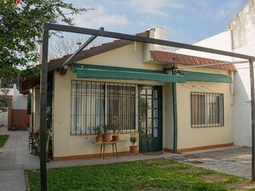 VENTA 2 CASAS ENTRAD.INDEP S/LOTE 300M2 FLORIDA